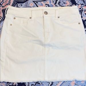 🔆SALE🔆 NWT AEO White Mini Skirt (Long)